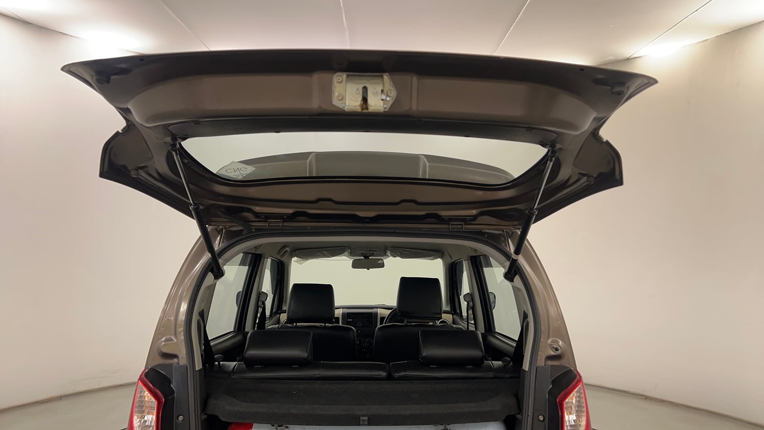 Used 2018 Maruti Suzuki Wagon R LXI CNG (O) Cng Manual interior DICKY DOOR OPEN VIEW