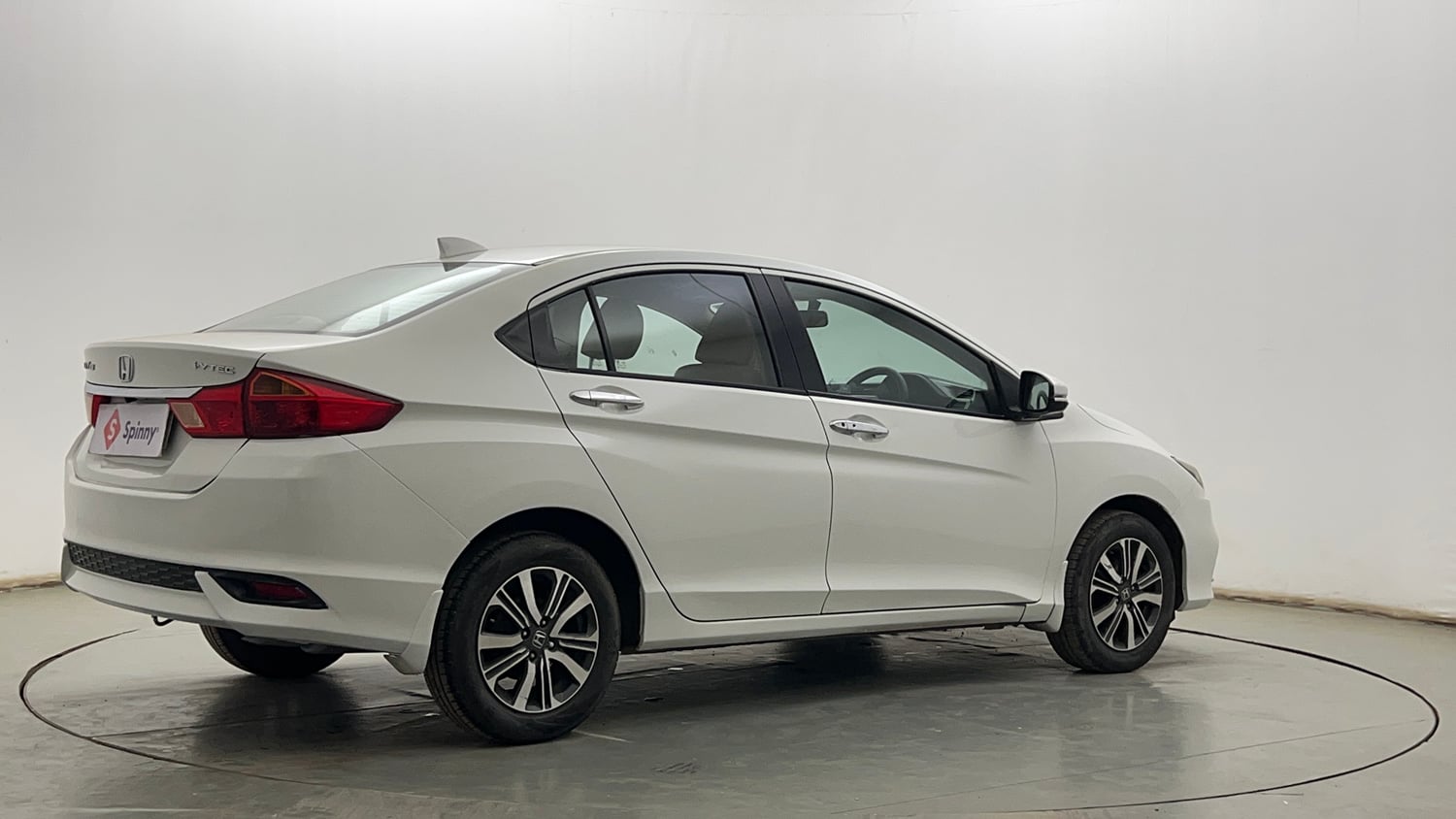 Used 2018 Honda City V CVT Petrol Petrol Automatic exterior RIGHT REAR CORNER VIEW