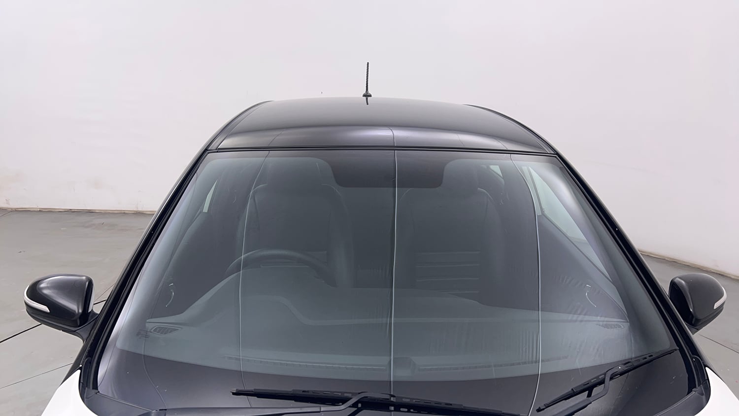 Used 2019 Hyundai Elite i20 Sportz Plus 1.2 Dual Tone Petrol Manual exterior FRONT WINDSHIELD VIEW