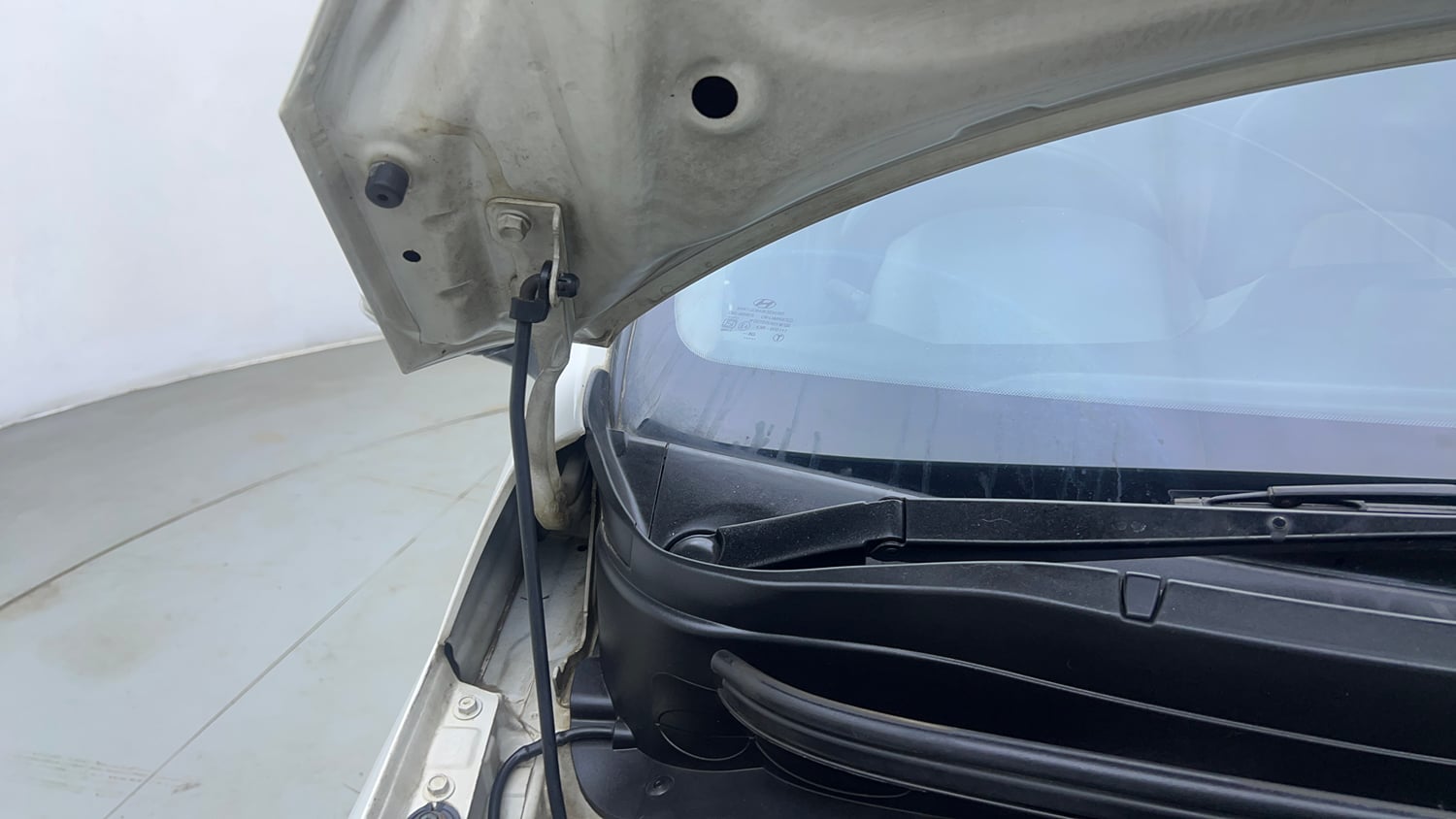 Used 2016 Hyundai Grand i10 Asta AT 1.2 Kappa VTVT Petrol Automatic engine ENGINE RIGHT SIDE HINGE & APRON VIEW