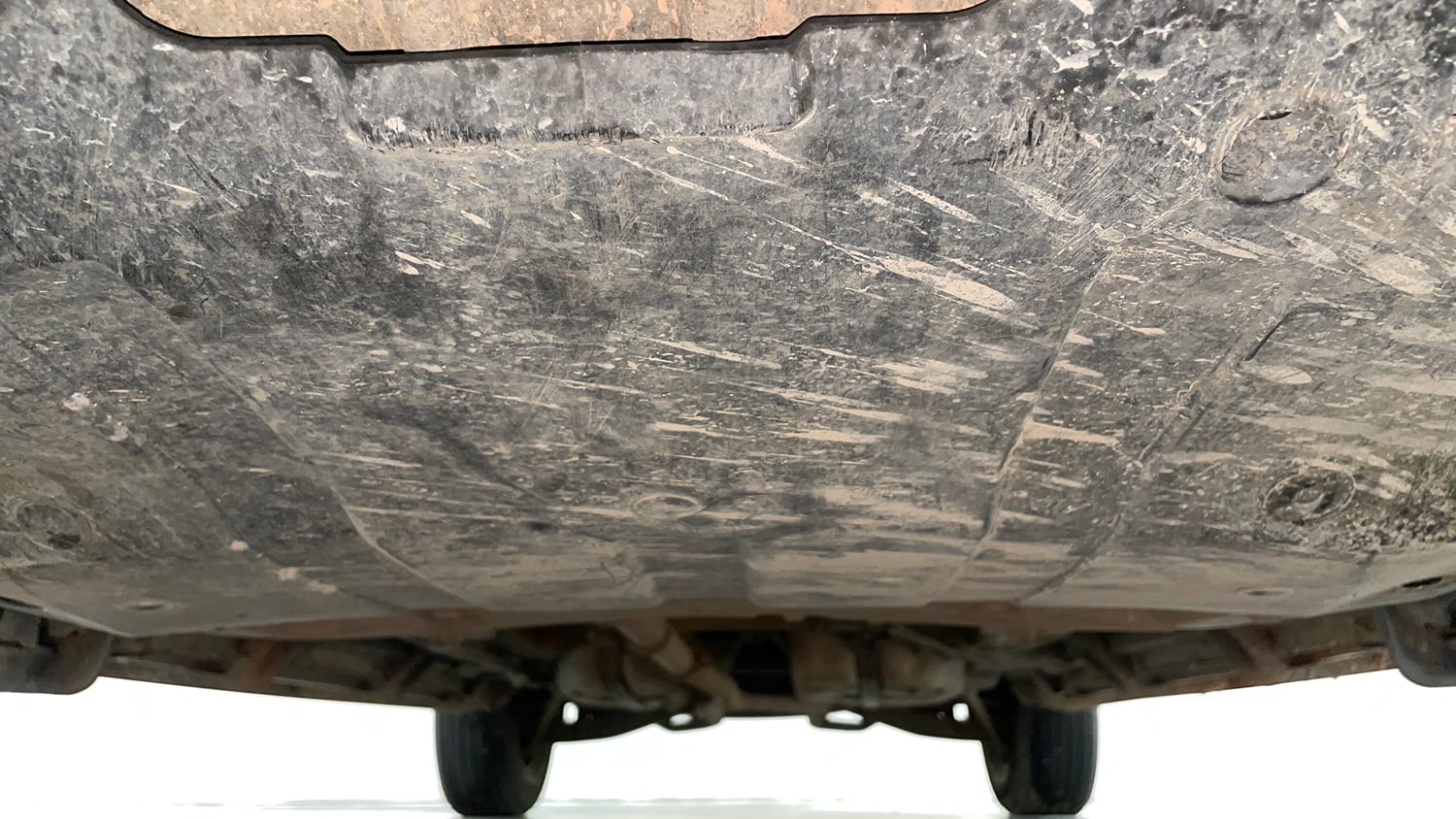 Used 2018 Mahindra XUV500 W7 Diesel Manual extra FRONT LEFT UNDERBODY VIEW