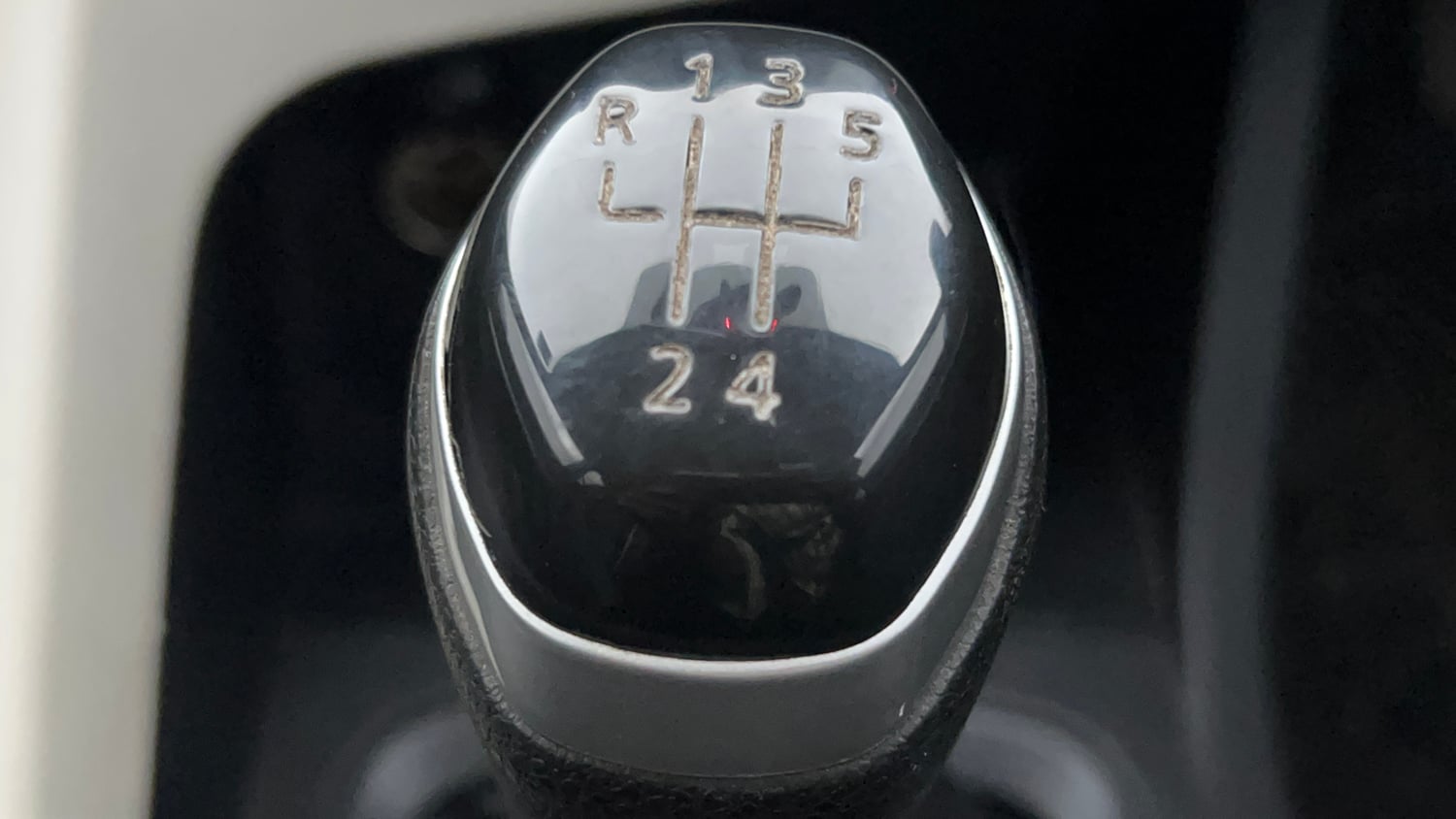 Used 2023 Nissan Magnite XE Petrol Manual interior GEAR  KNOB VIEW