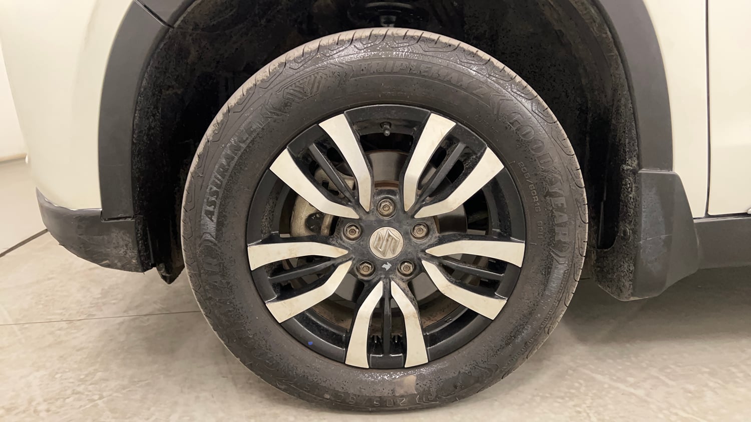 Used 2020 maruti-suzuki Vitara Brezza VXi Petrol Manual tyres LEFT FRONT TYRE RIM VIEW