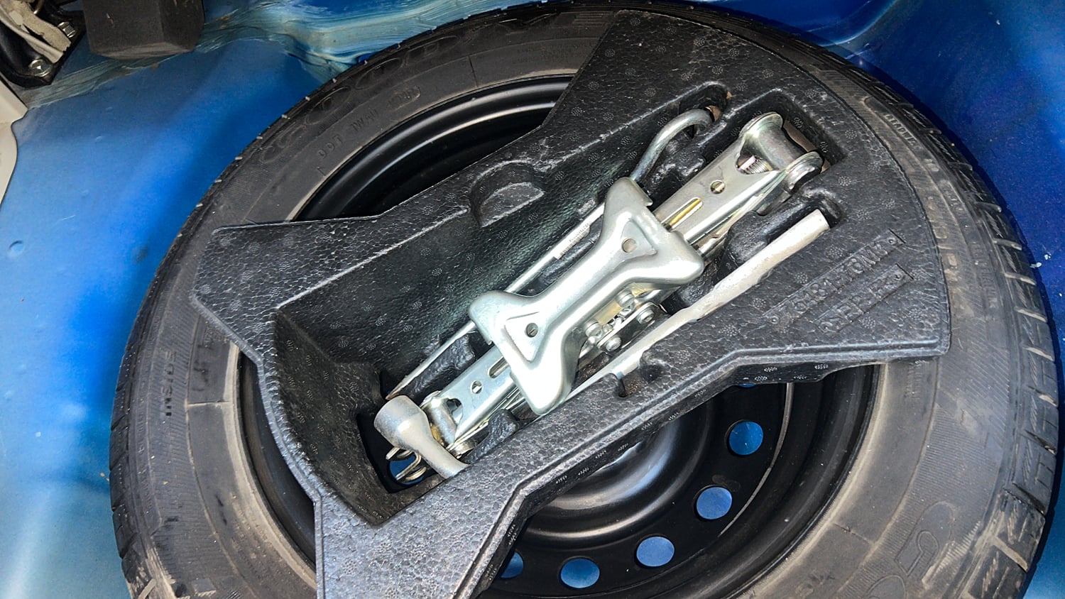 Used 2019 Maruti Suzuki Celerio ZXi Petrol Manual tyres SPARE TYRE VIEW
