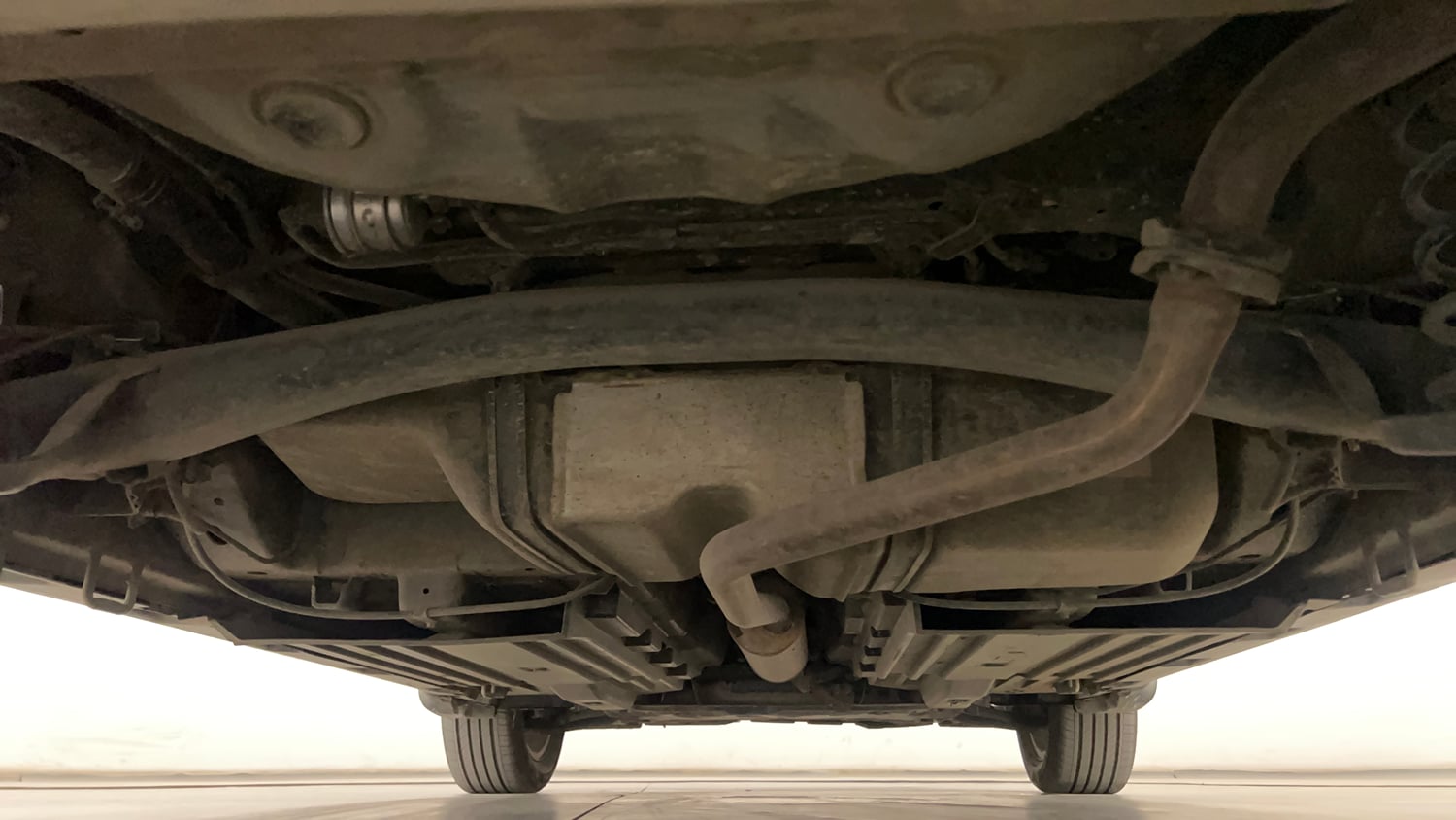 Used 2020 maruti-suzuki Vitara Brezza VXi Petrol Manual extra REAR UNDERBODY VIEW (TAKEN FROM REAR)