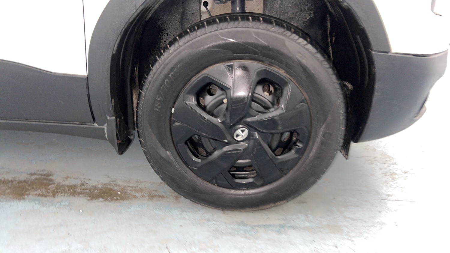 Used 2024 Tata Punch Pure MT Petrol Manual tyres RIGHT FRONT TYRE RIM VIEW