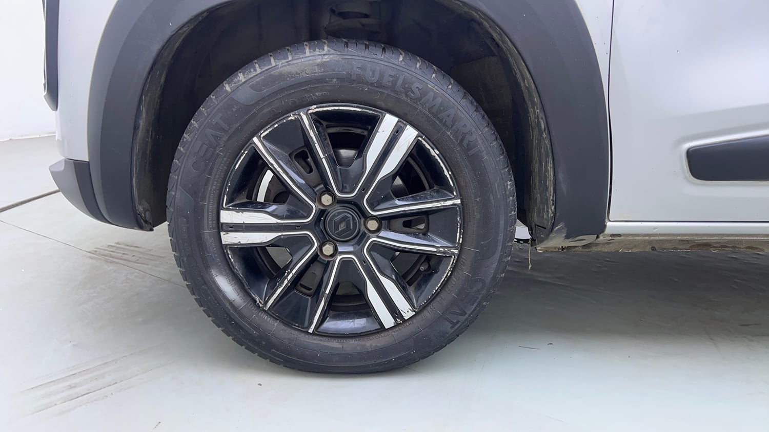 Used 2024 Renault Kwid CLIMBER AMT Petrol Automatic tyres LEFT FRONT TYRE RIM VIEW