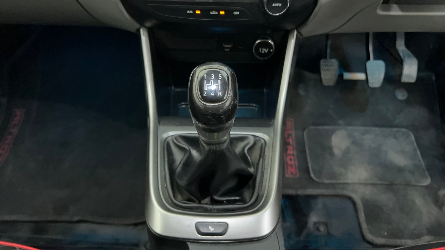 Used 2020 Tata Altroz XZ Petrol Petrol Manual interior GEAR  KNOB VIEW