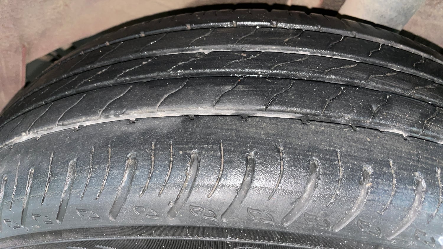 Used 2022 Renault Kiger RXZ 1.0 Turbo MT Dual Tone Petrol Manual tyres LEFT REAR TYRE TREAD VIEW
