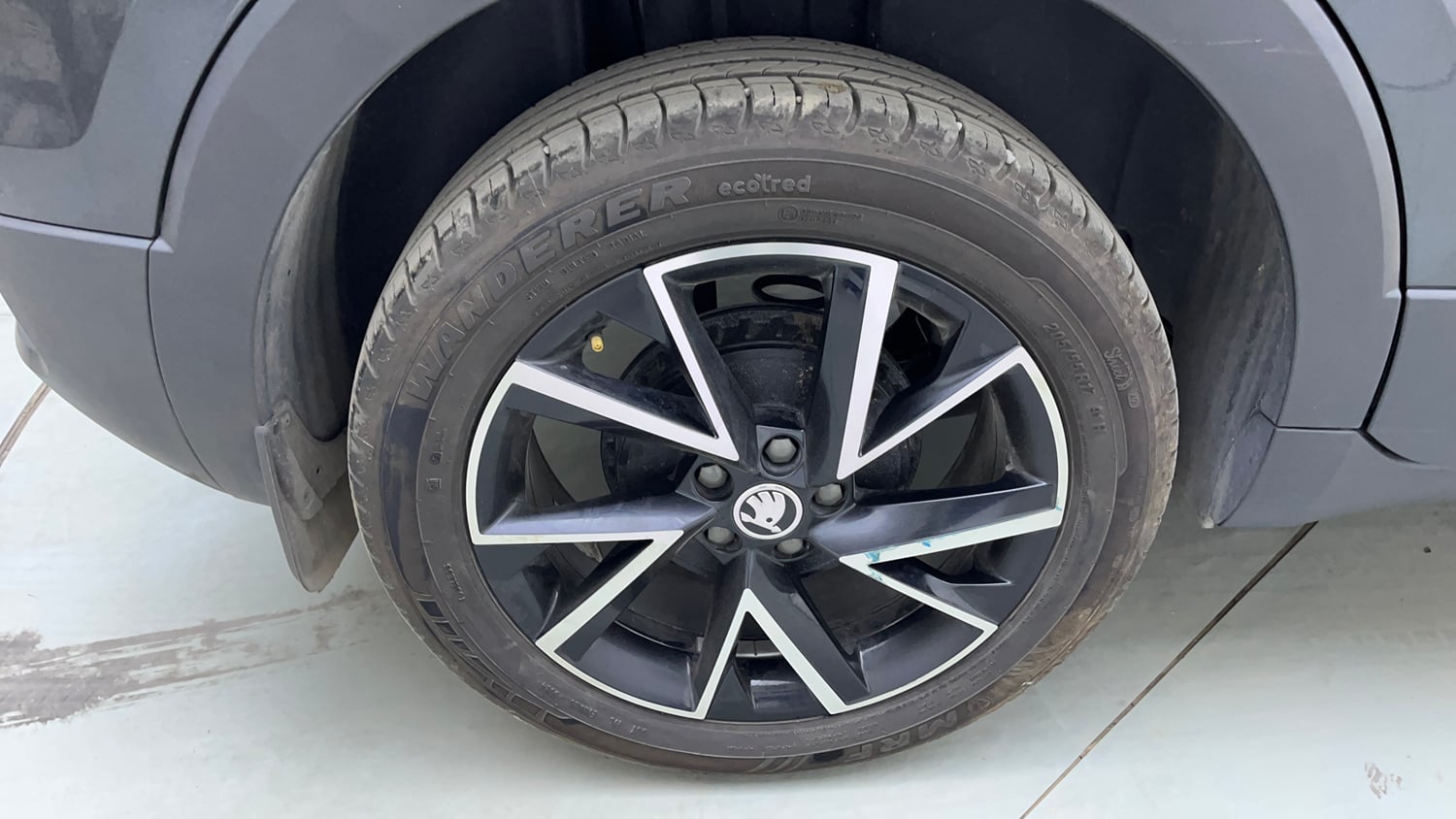 Used 2025 Skoda Kushaq Monte Carlo 1.0L TSI AT Petrol Automatic tyres RIGHT REAR TYRE RIM VIEW