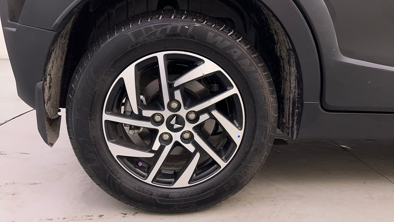 Used 2025 Mahindra XUV 3XO AX5 1.5 Diesel Autoshift Plus Diesel Automatic tyres RIGHT REAR TYRE RIM VIEW