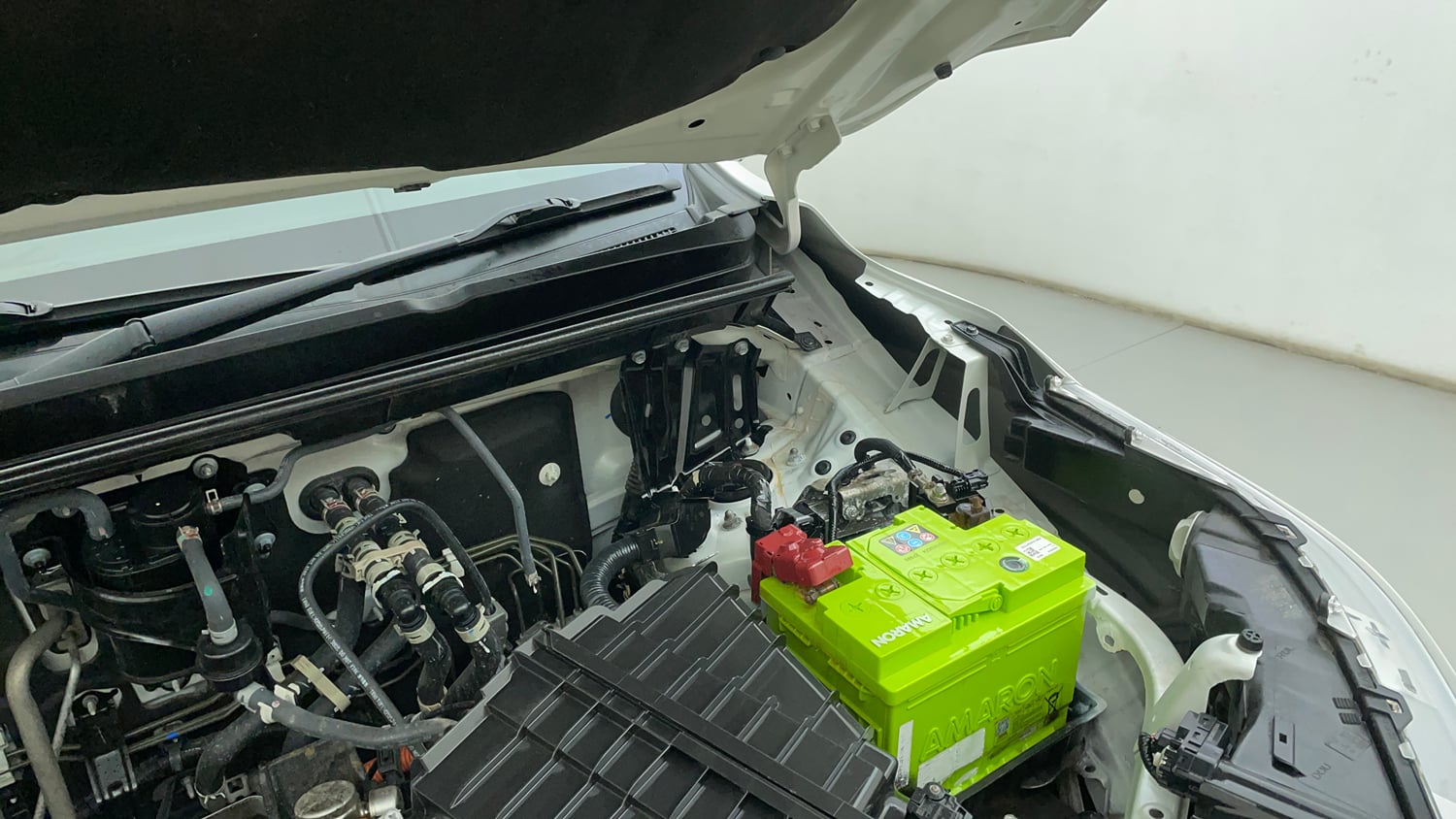 Used 2024 Maruti Suzuki Invicto Alpha Plus 7 STR Hybrid Automatic engine ENGINE LEFT SIDE HINGE & APRON VIEW