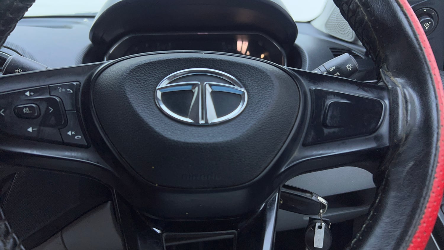 Used 2021 Tata Tiago XT Petrol Manual top_features Airbags