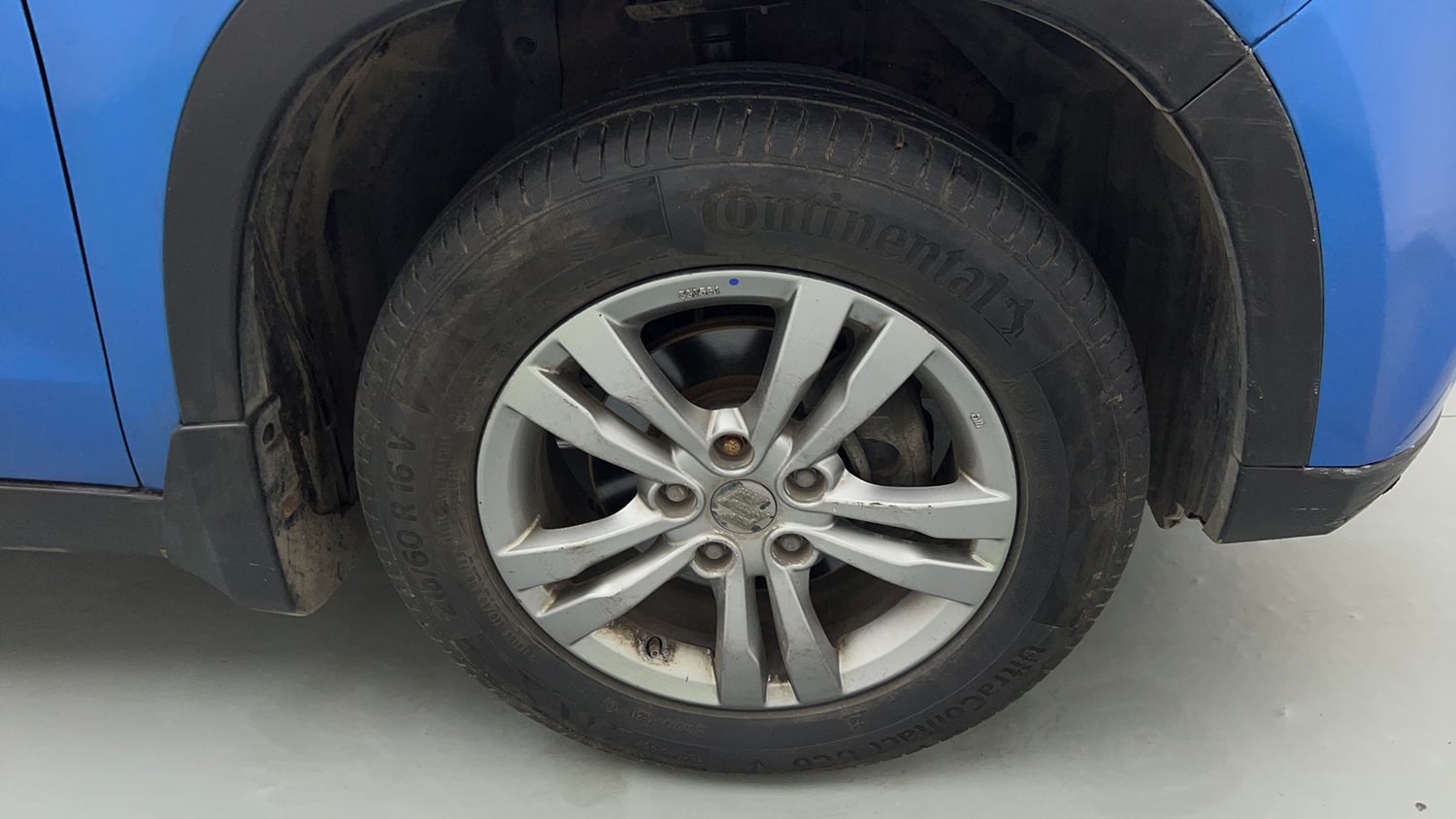 Used 2017 Maruti Suzuki Vitara Brezza ZDi+ Dual Tone Diesel Manual tyres RIGHT FRONT TYRE RIM VIEW