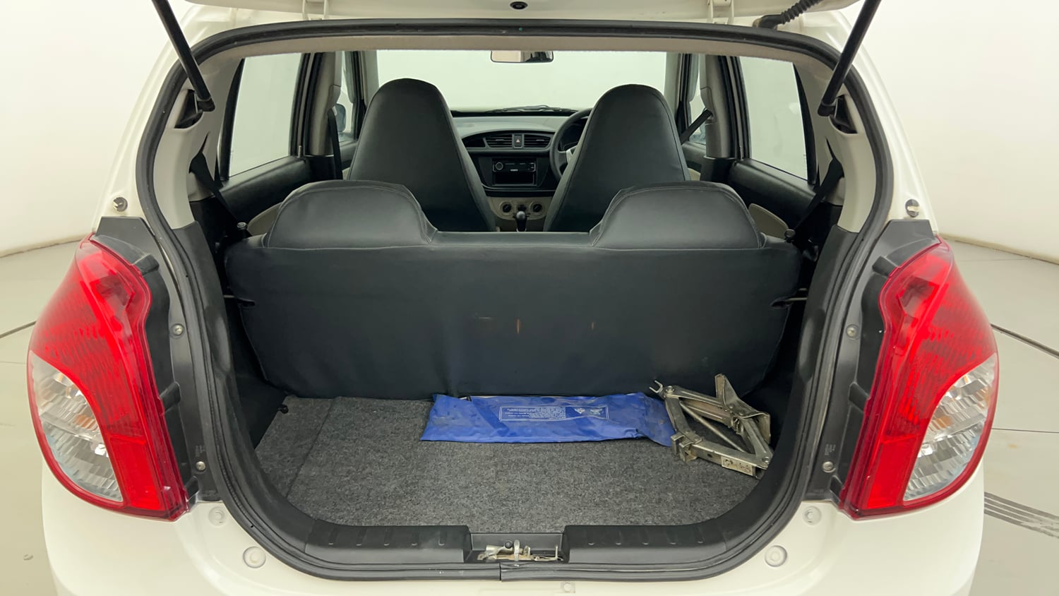Used 2019 Maruti Suzuki Alto 800 LXi Petrol Manual interior DICKY INSIDE VIEW