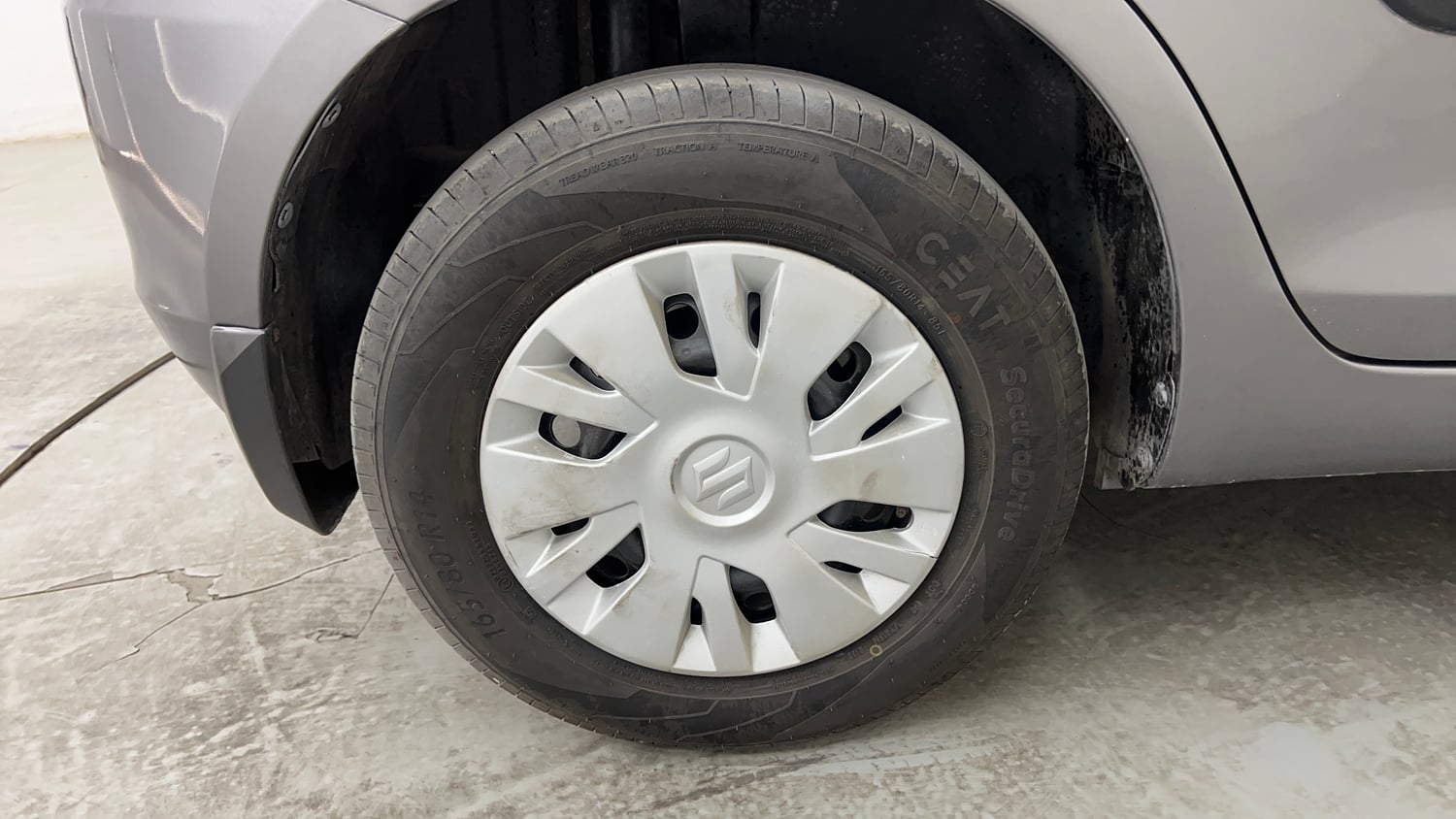 Used 2014 Maruti Suzuki Swift VXi Petrol Manual tyres RIGHT REAR TYRE RIM VIEW