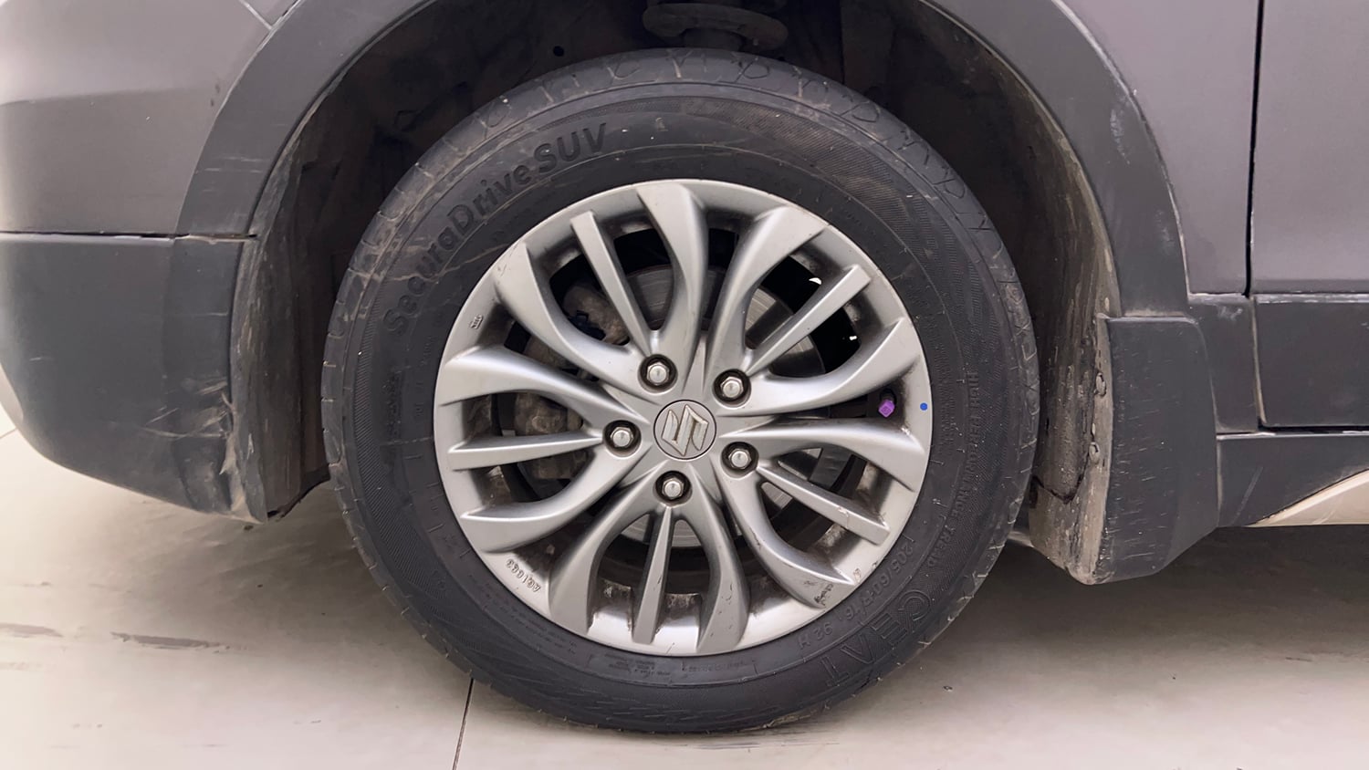 Used 2016 Maruti Suzuki S-Cross Zeta 1.3 Diesel Manual tyres LEFT FRONT TYRE RIM VIEW