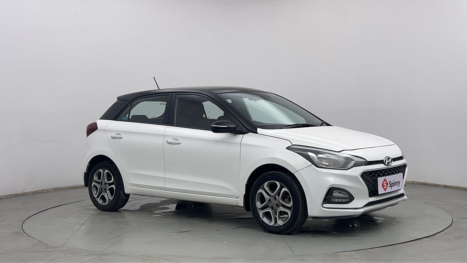 Used 2019 Hyundai Elite i20 Sportz Plus 1.2 Dual Tone Petrol Manual exterior RIGHT FRONT CORNER VIEW