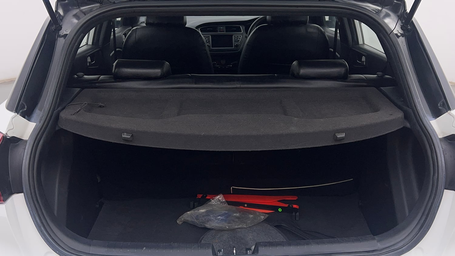 Used 2019 Hyundai Elite i20 Sportz Plus 1.2 Dual Tone Petrol Manual interior DICKY INSIDE VIEW