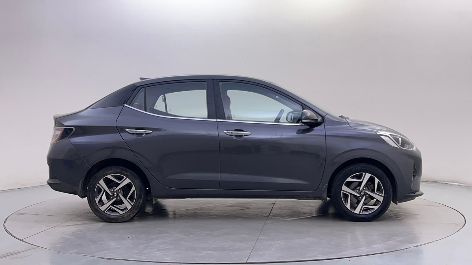 Used 2020 Hyundai Aura SX 1.2 (O) Petrol Petrol Manual exterior RIGHT SIDE VIEW