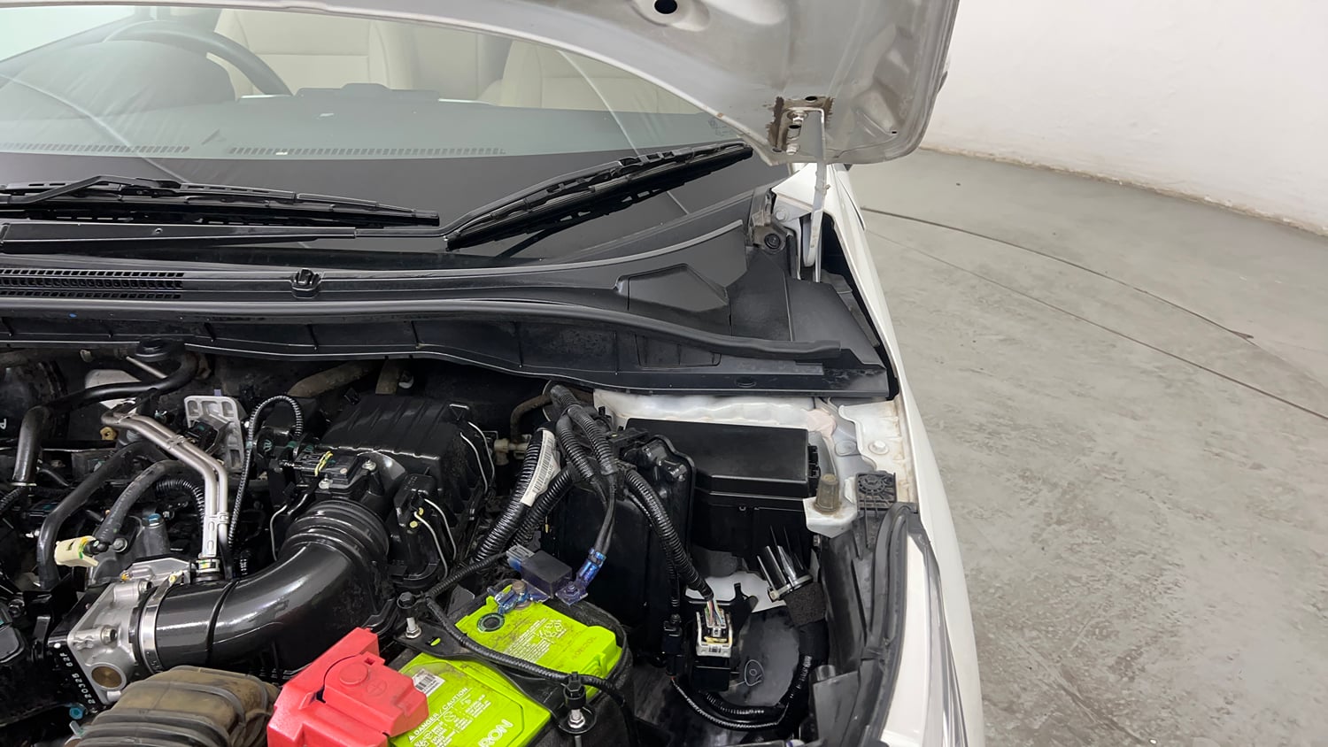Used 2022 Honda City V CVT Petrol Petrol Automatic engine ENGINE LEFT SIDE HINGE & APRON VIEW