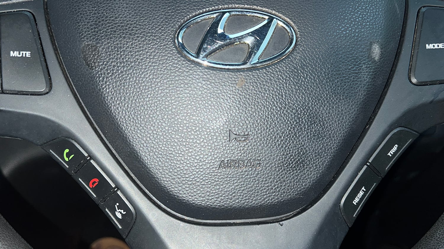 Used 2017 Hyundai Grand i10 Sportz (O) AT 1.2 Kappa VTVT Petrol Automatic top_features Airbags