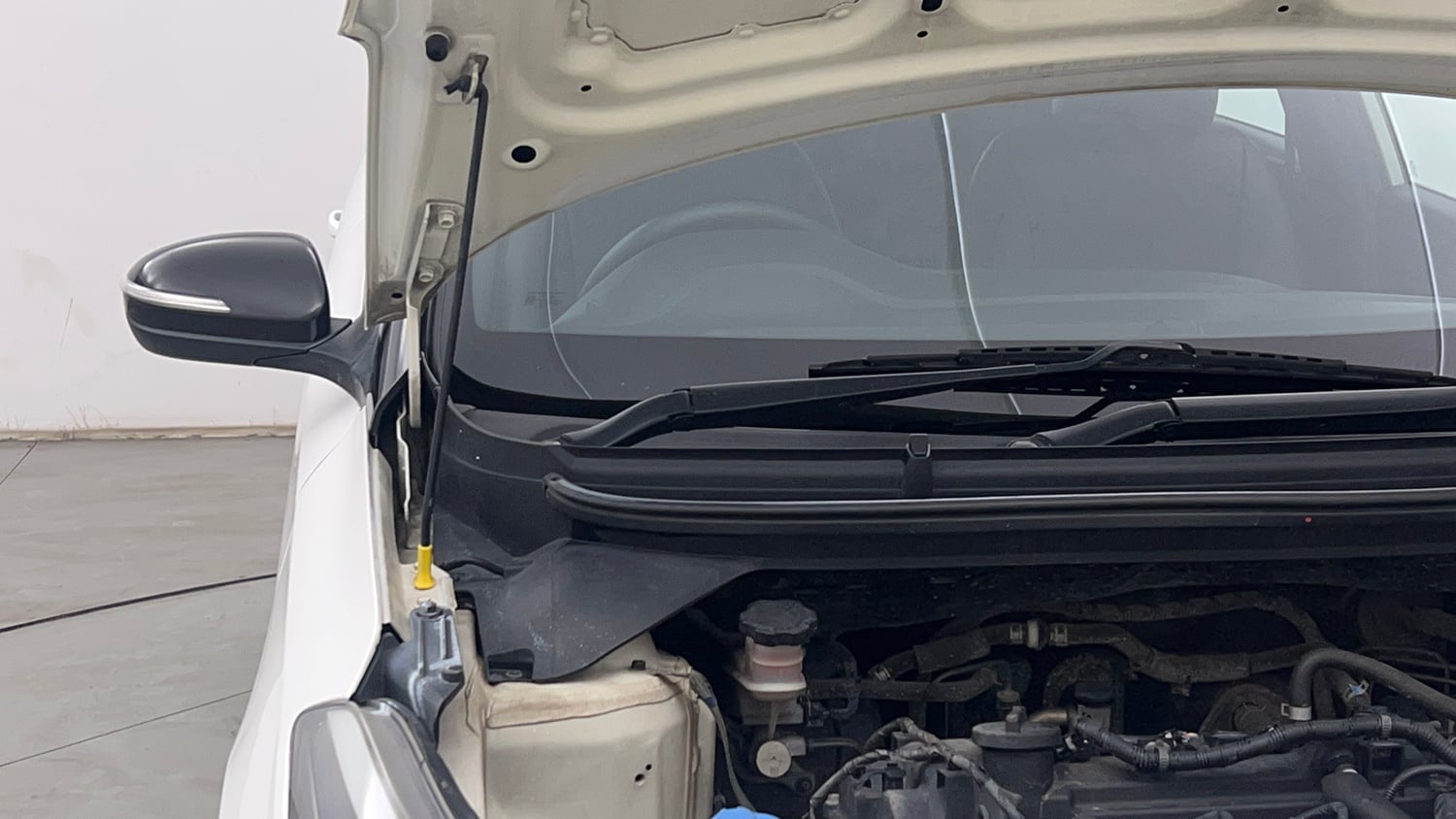 Used 2019 Hyundai Elite i20 Sportz Plus 1.2 Dual Tone Petrol Manual engine ENGINE RIGHT SIDE HINGE & APRON VIEW