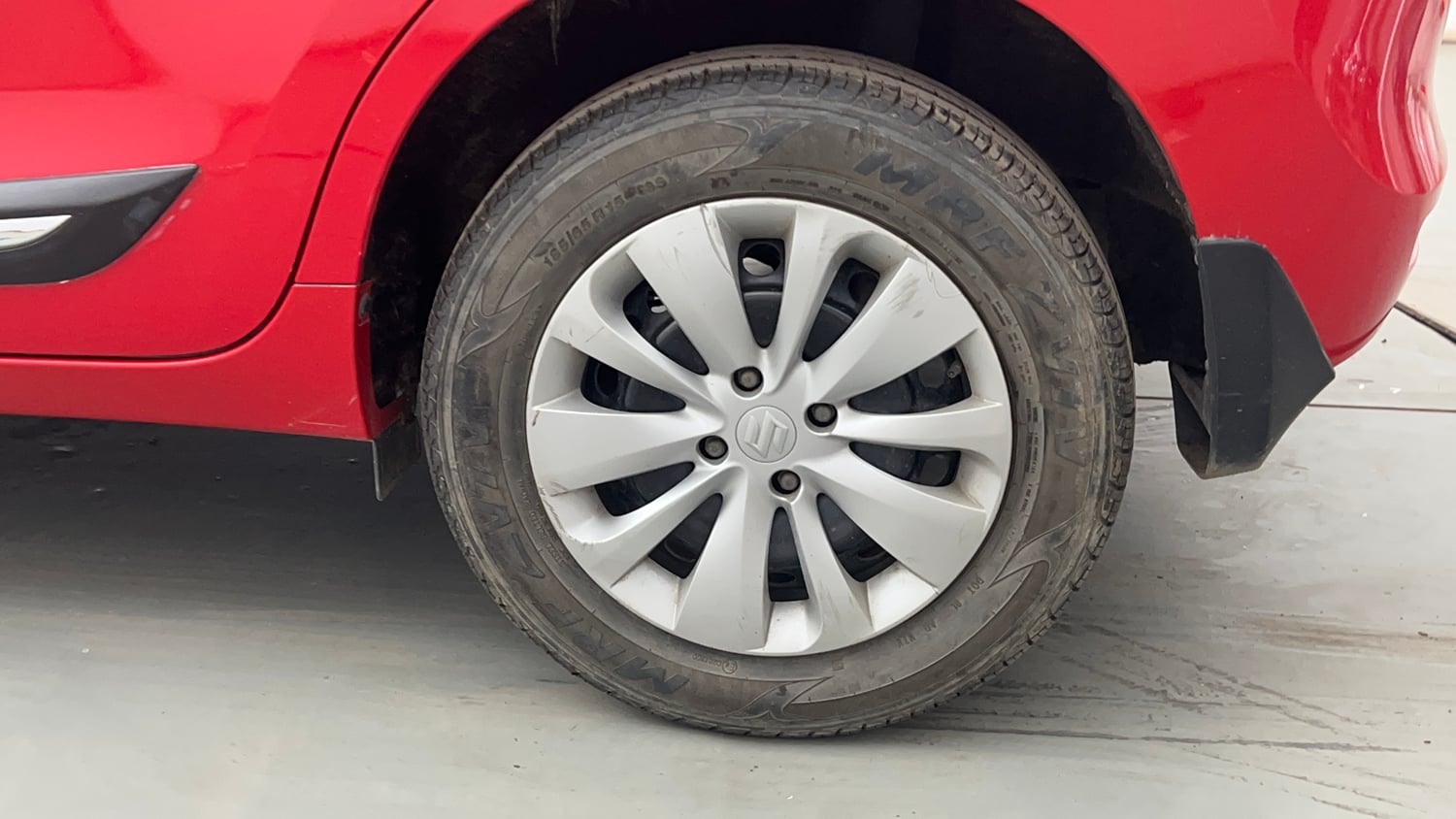 Used 2018 Maruti Suzuki Baleno Delta 1.2 Petrol Manual tyres LEFT REAR TYRE RIM VIEW