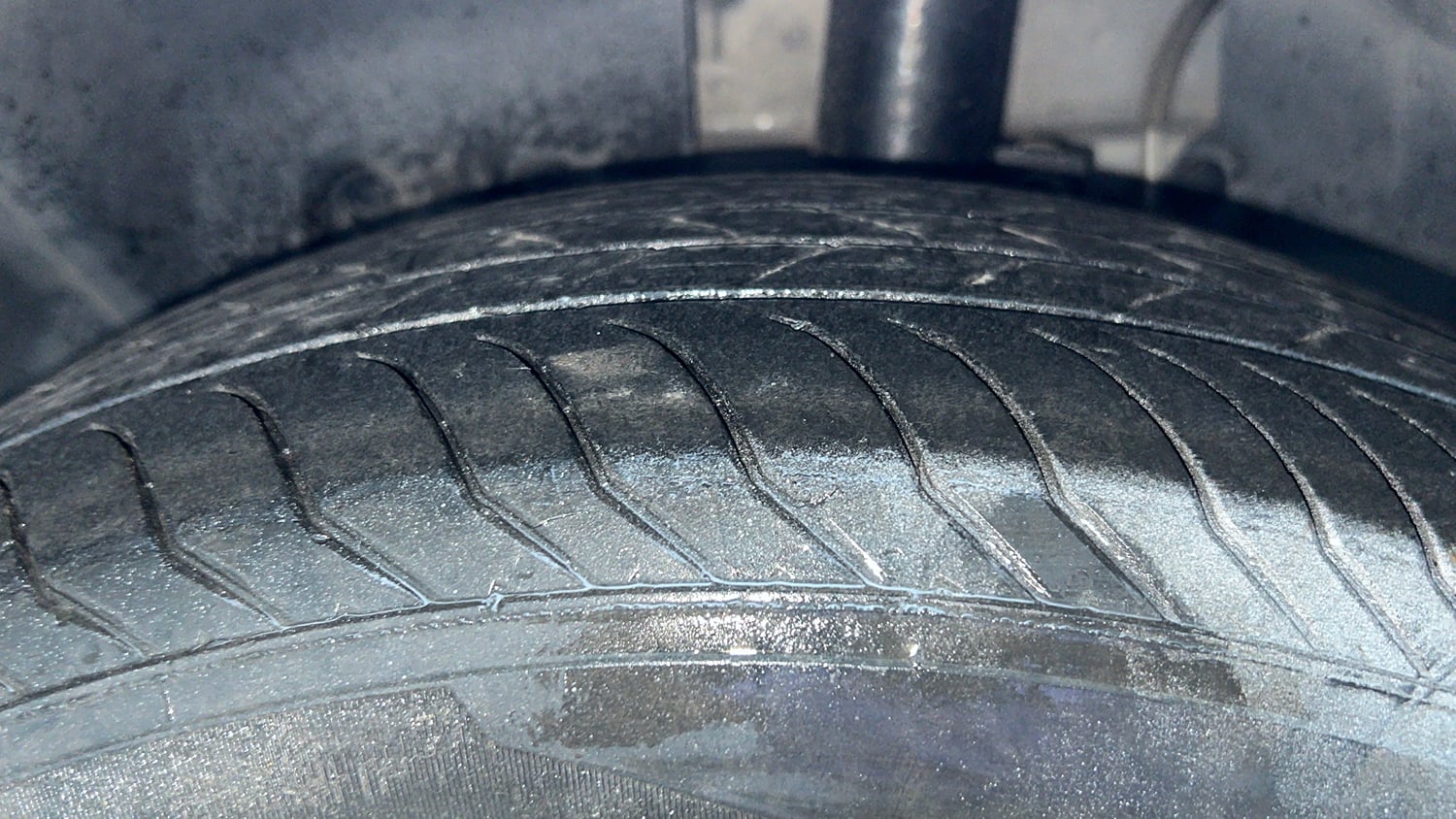 Used 2017 Ford EcoSport Titanium 1.5L Ti-VCT AT Petrol Automatic tyres LEFT FRONT TYRE TREAD VIEW