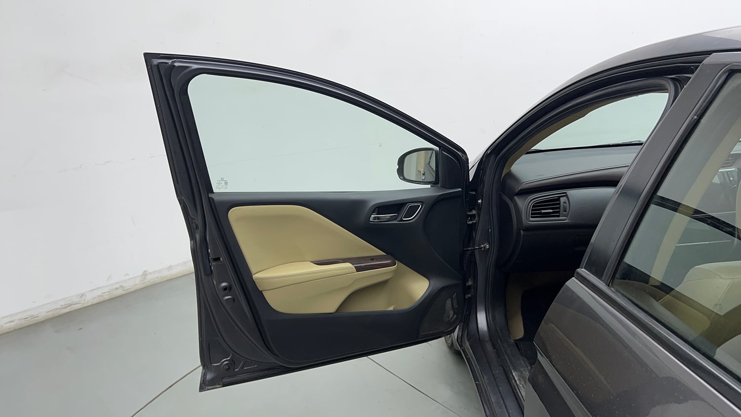 Used 2018 Honda City VX Petrol Petrol Manual interior LEFT FRONT DOOR OPEN VIEW