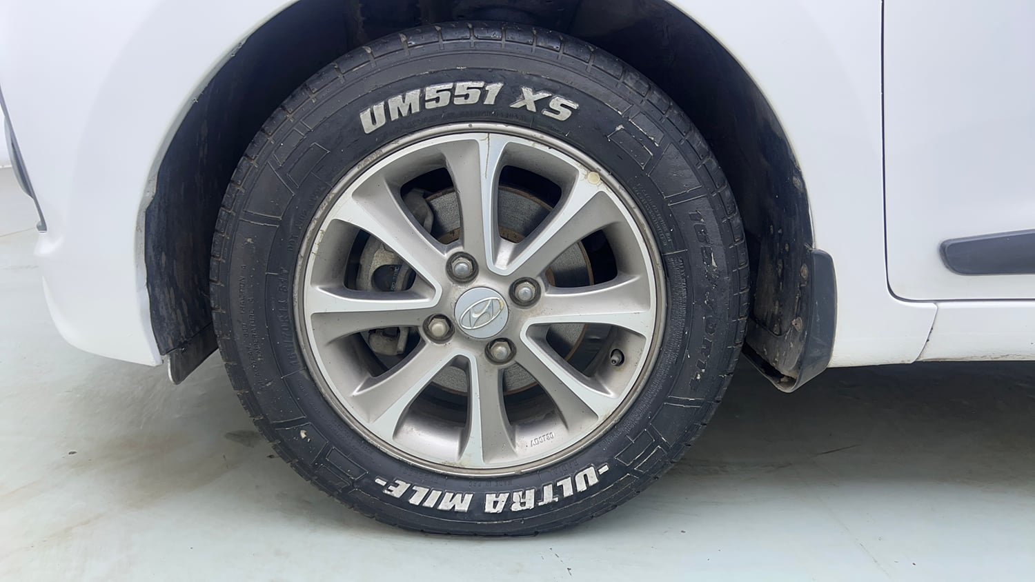 Used 2016 Hyundai Grand i10 Asta AT 1.2 Kappa VTVT Petrol Automatic tyres LEFT FRONT TYRE RIM VIEW