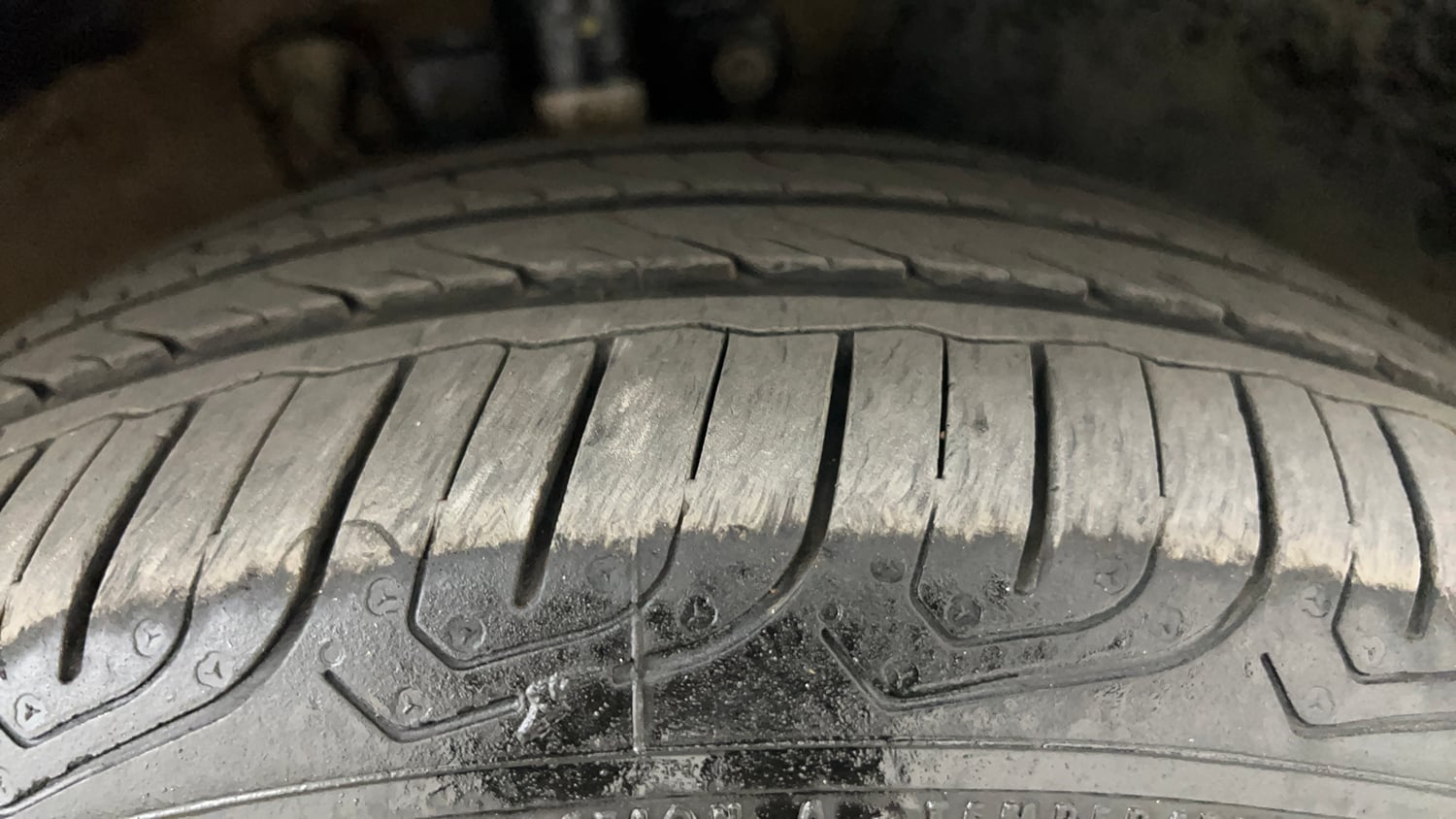 Used 2015 Volkswagen Vento Comfortline Petrol Petrol Manual tyres RIGHT FRONT TYRE TREAD VIEW