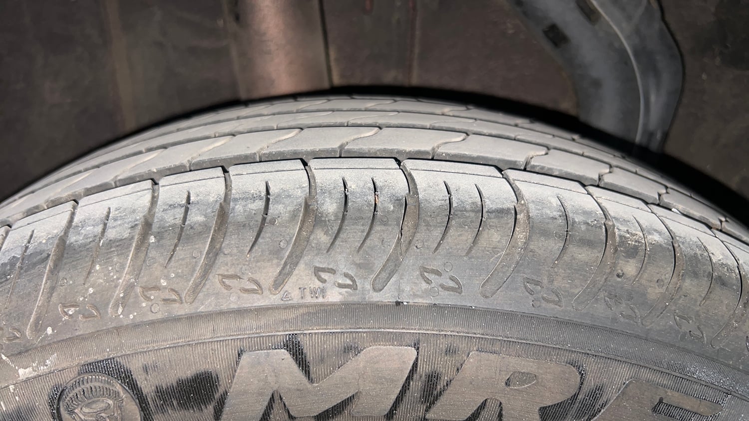 Used 2023 Nissan Magnite XV Turbo CVT Petrol Automatic tyres RIGHT REAR TYRE TREAD VIEW