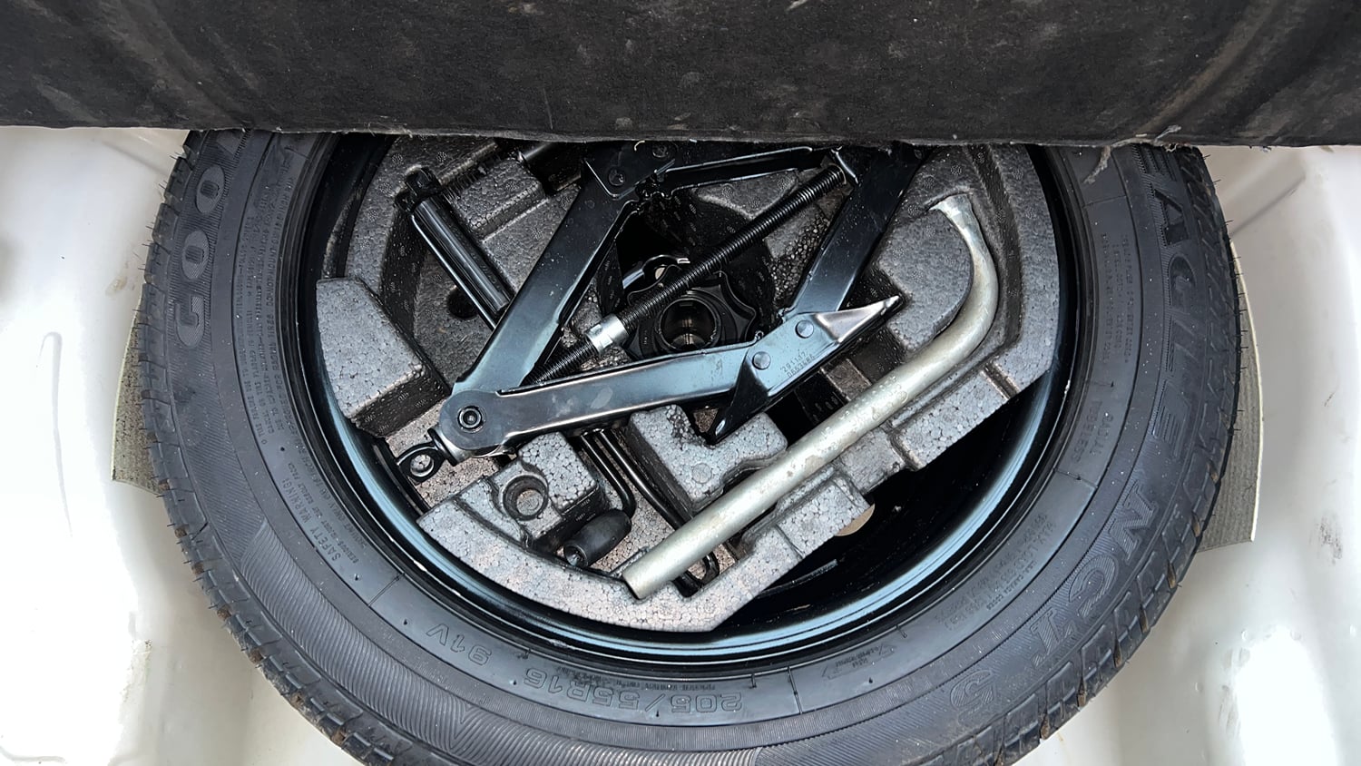 Used 2018 Skoda Superb L&K TSI AT Petrol Automatic tyres SPARE TYRE VIEW