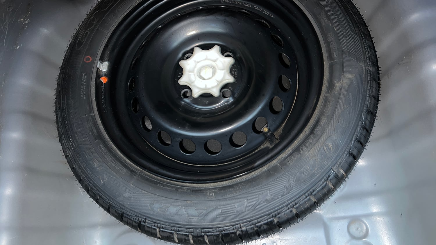 Used 2017 Hyundai Grand i10 Sportz (O) AT 1.2 Kappa VTVT Petrol Automatic tyres SPARE TYRE VIEW