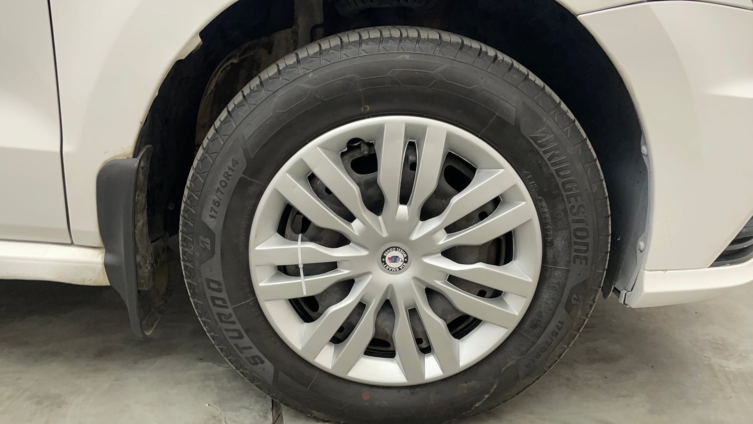 Used 2019 Volkswagen Ameo Trendline 1.0L (P) Petrol Manual tyres RIGHT FRONT TYRE RIM VIEW