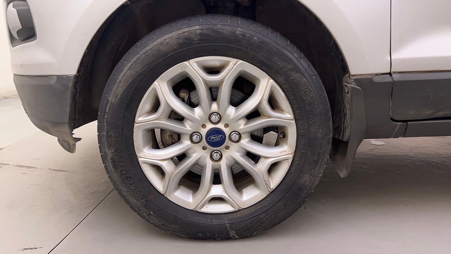 Used 2016 Ford EcoSport Titanium 1.5L Ti-VCT Petrol Manual tyres LEFT FRONT TYRE RIM VIEW
