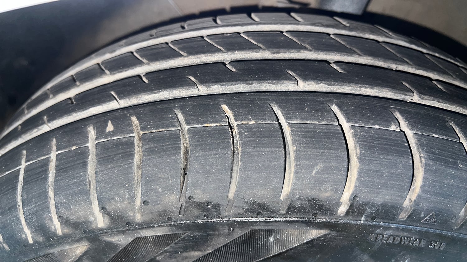 Used 2016 Hyundai Elite i20 Magna 1.2 Petrol Manual tyres LEFT FRONT TYRE TREAD VIEW