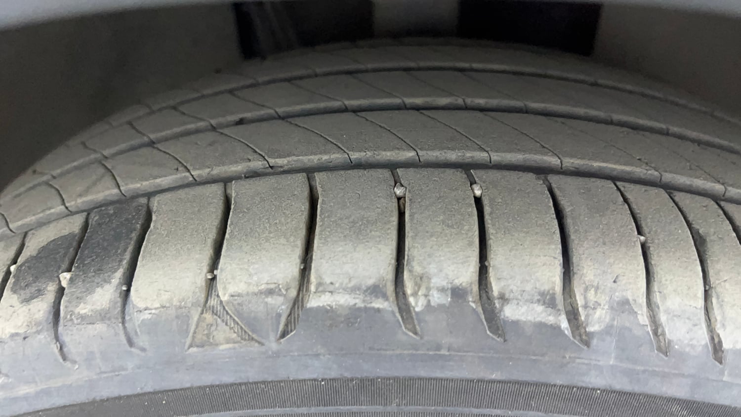 Used 2022 Volkswagen Taigun Topline 1.0 TSI AT Petrol Automatic tyres RIGHT FRONT TYRE TREAD VIEW