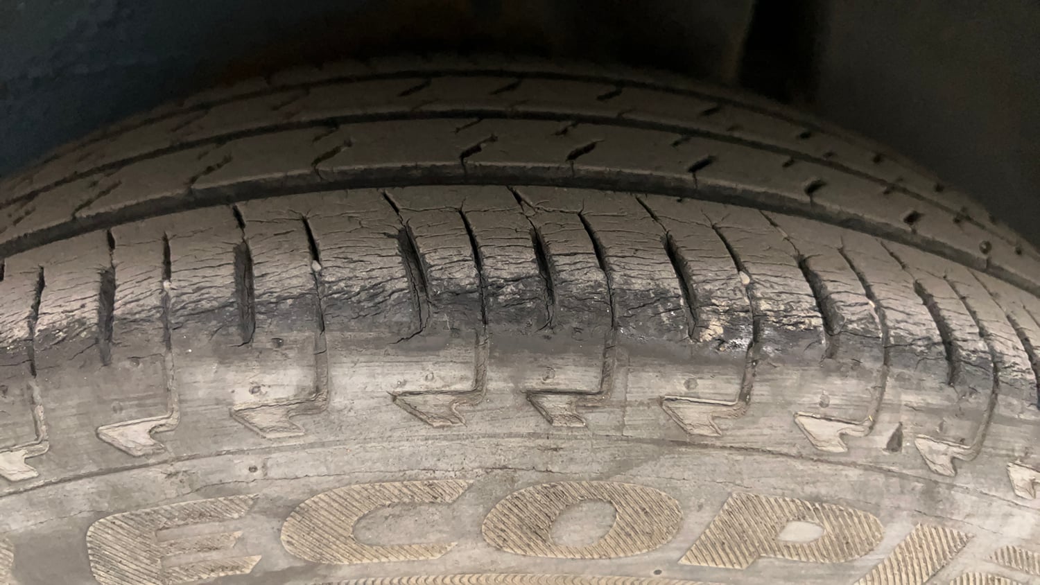 Used 2018 Maruti Suzuki Ignis Zeta 1.2 AMT Petrol Automatic tyres LEFT REAR TYRE TREAD VIEW