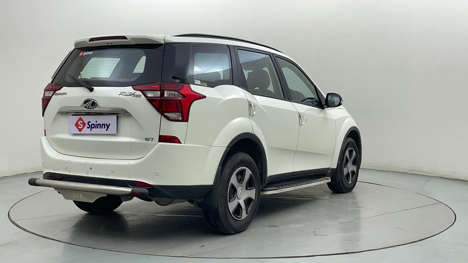 Used 2018 Mahindra XUV500 W7 Diesel Manual exterior RIGHT REAR CORNER VIEW
