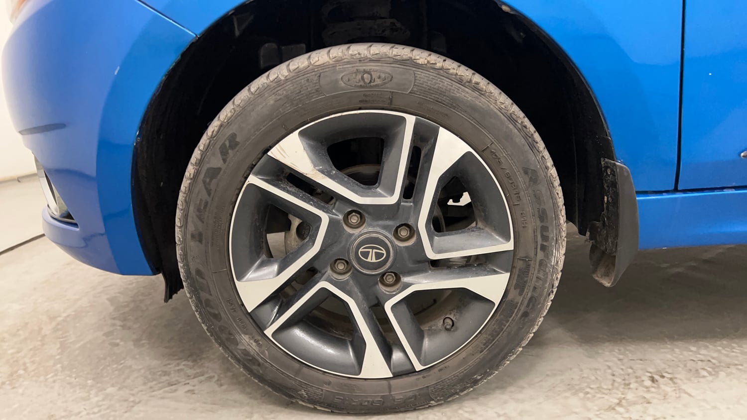 Used 2019 Tata Tiago Revotron XZ Plus Petrol Manual tyres LEFT FRONT TYRE RIM VIEW