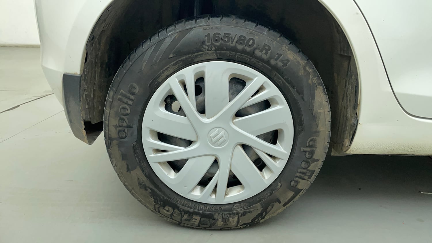 Used 2017 Maruti Suzuki Swift VXI (O) Petrol Manual tyres RIGHT REAR TYRE RIM VIEW