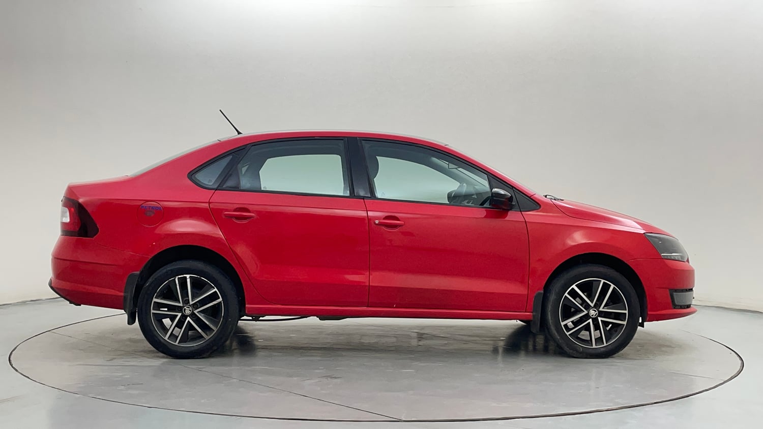 Used 2018 Skoda Rapid Style 1.6 MPI AT Petrol Automatic exterior RIGHT SIDE VIEW