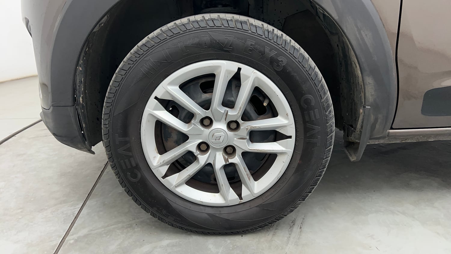 Used 2023 Renault Triber RXT EASY-R AMT Petrol Automatic tyres LEFT FRONT TYRE RIM VIEW