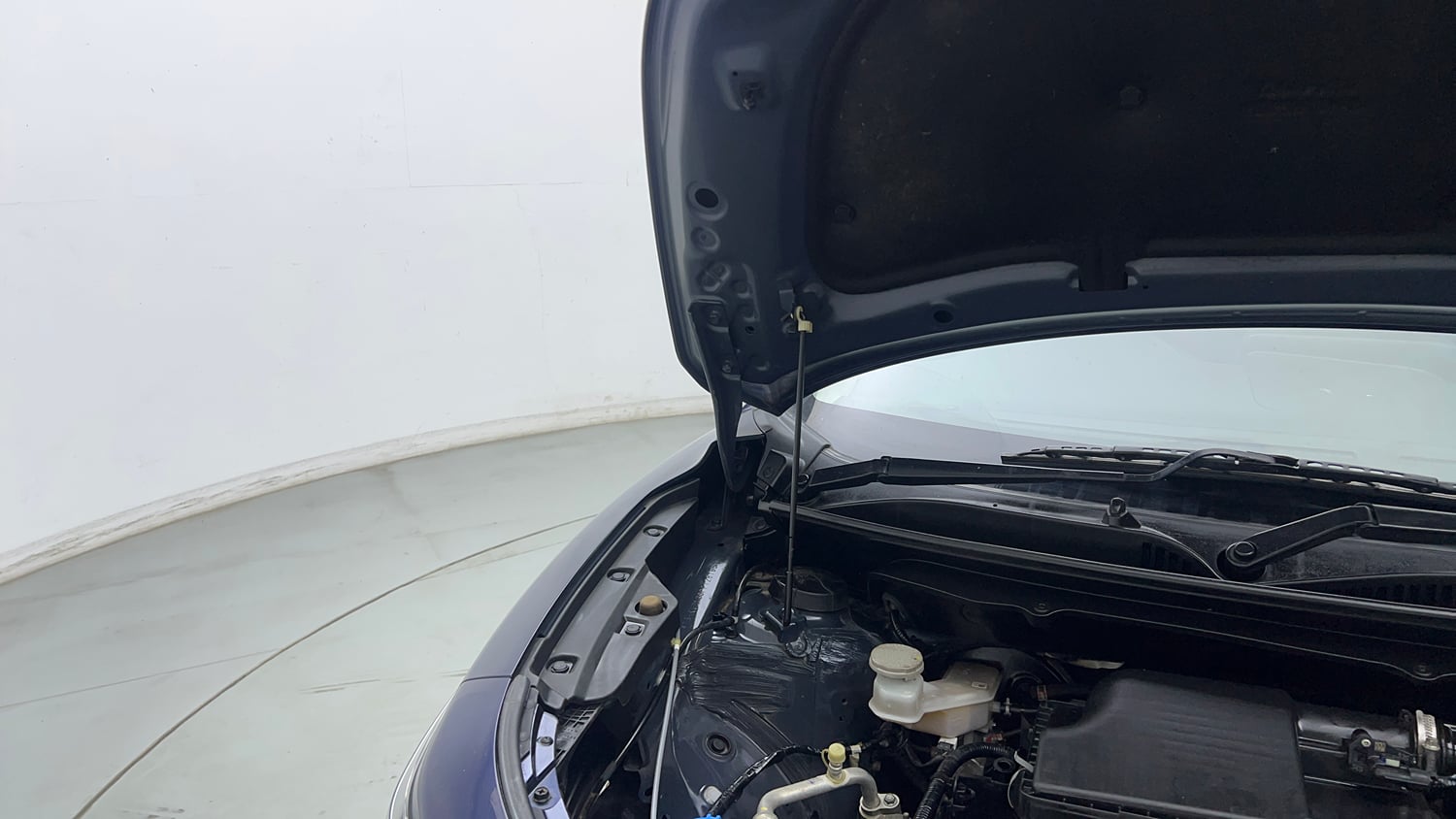 Used 2023 Maruti Suzuki Fronx Delta Plus 1.2L MT Petrol Manual engine ENGINE RIGHT SIDE HINGE & APRON VIEW