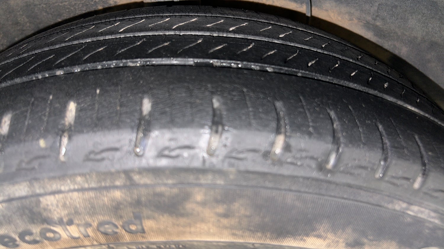 Used 2020 Hyundai Aura SX 1.2 (O) Petrol Petrol Manual tyres RIGHT REAR TYRE TREAD VIEW