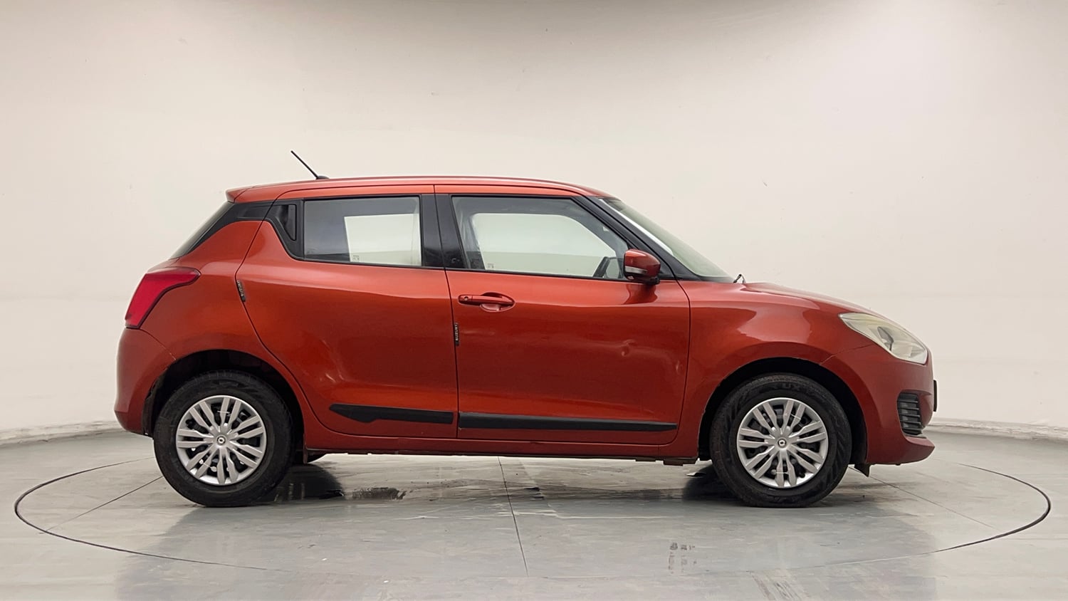Used 2018 Maruti Suzuki Swift VXi Petrol Manual exterior RIGHT SIDE VIEW