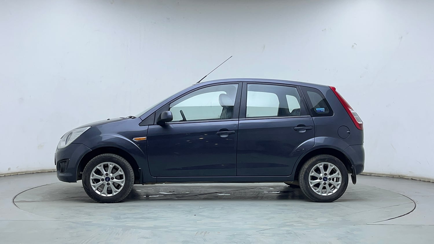 Used 2014 Ford Figo Duratorq Diesel Titanium 1.4 Diesel Manual exterior LEFT SIDE VIEW