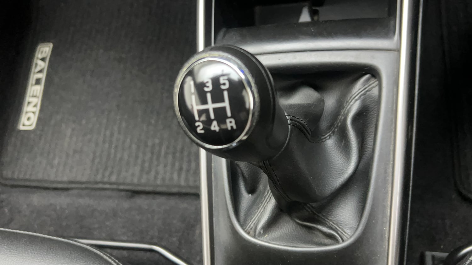 Used 2019 Maruti Suzuki Baleno Delta Petrol Manual interior GEAR  KNOB VIEW